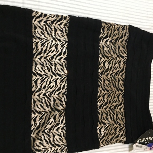 3/$28❤️R&M Richards Black and gold skirt what tag size 10 - Picture 4 of 7